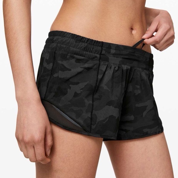 lululemon athletica Pants - FLASH SALE ⚡️ Lululemon womens Black Camouflage Hottie Hot Women's Shorts size 6